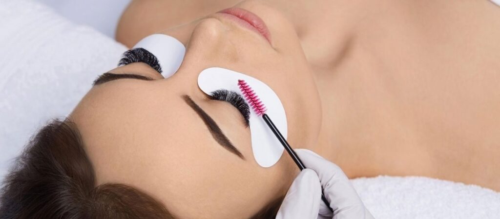 Thinking About Getting a Lash Lift? Read This First